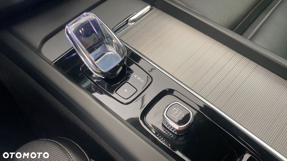 Volvo XC 60 B4 B Plus Dark - 22