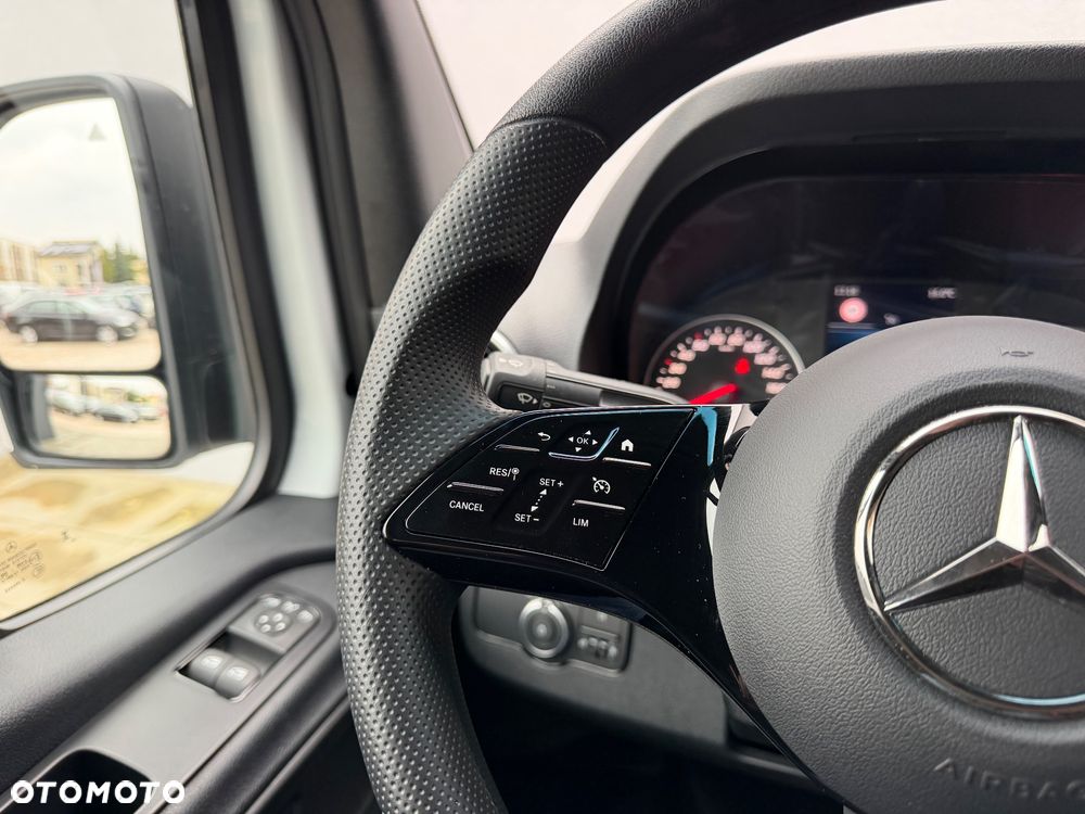 Mercedes-Benz Sprinter - 16