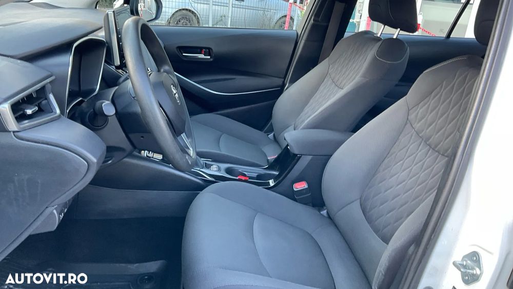 Toyota Corolla Sedan 1.8 HSD Business - 18