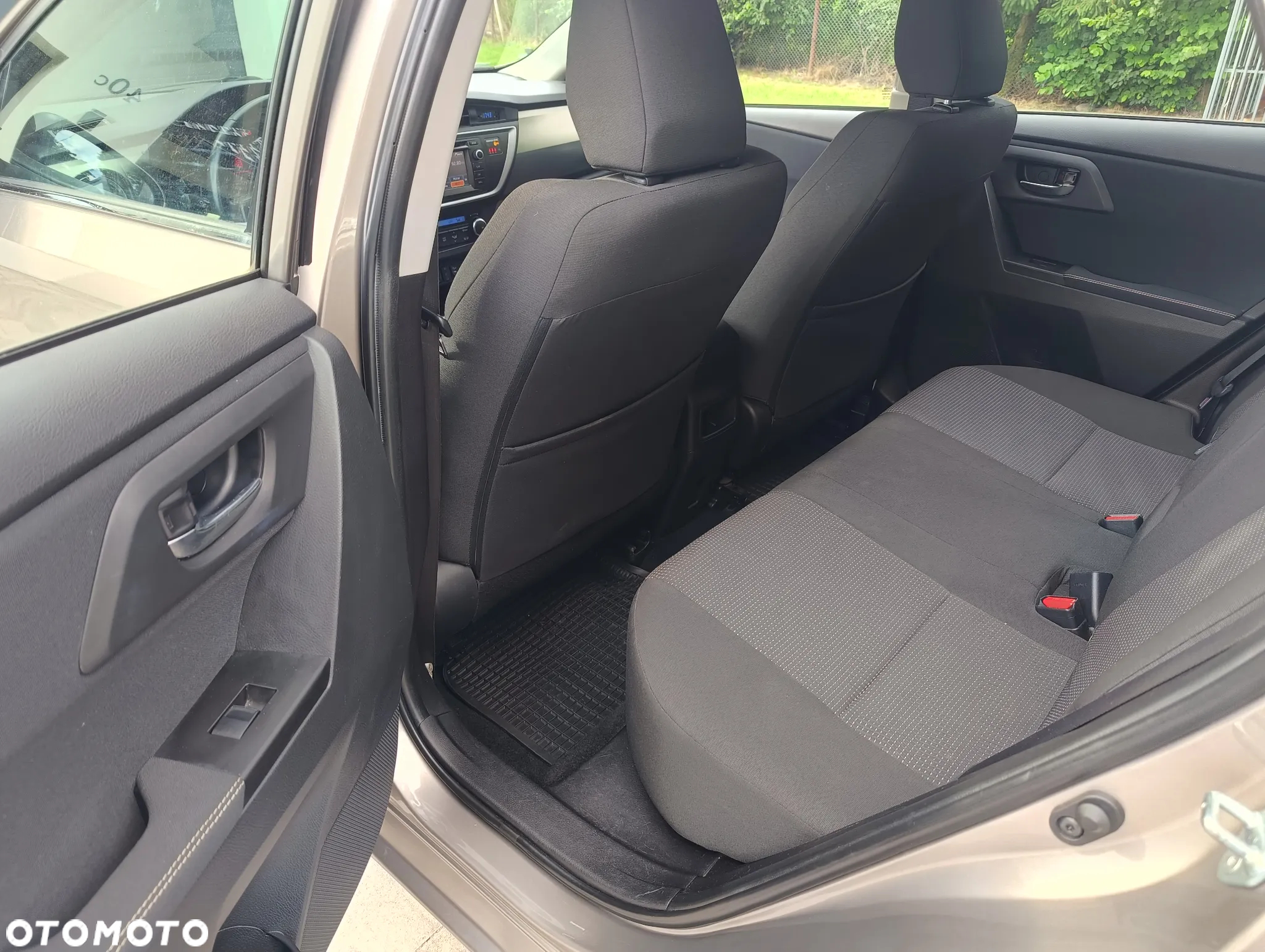 Toyota Auris 1.6 Premium - 12
