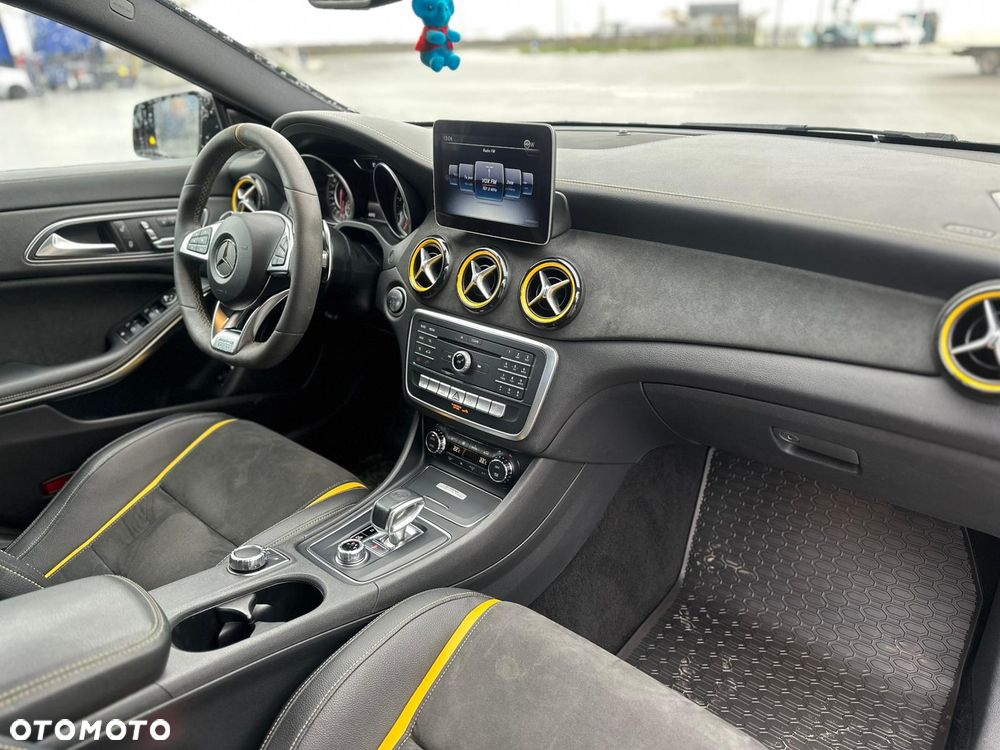 Mercedes-Benz CLA AMG 45 4Matic AMG Speedshift 7G-DCT Yellow Night Edition - 33