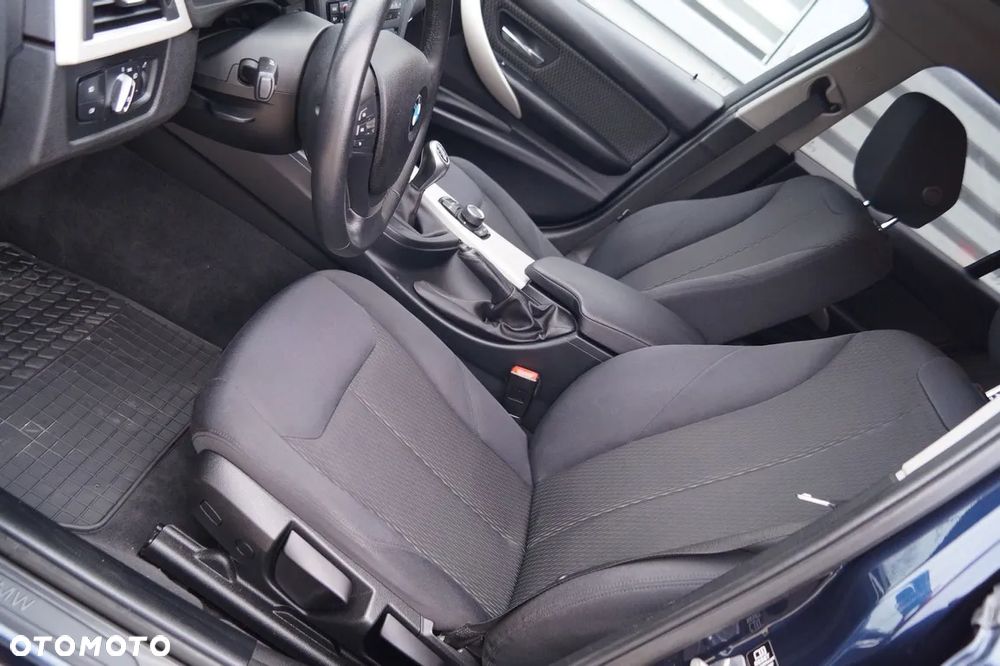 BMW Seria 3 318d DPF Edition Exclusive - 17