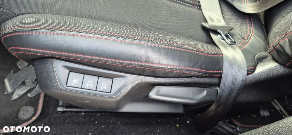 Peugeot 308 1.2 PureTech GPF GT Pack S&S - 32