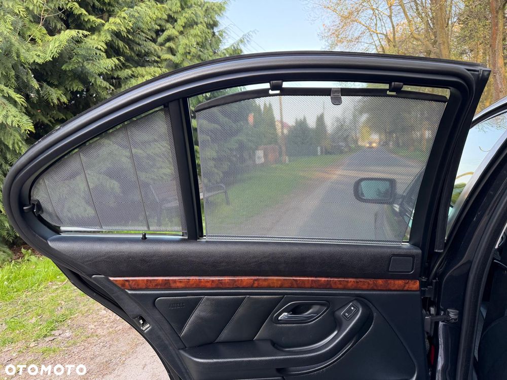 BMW Seria 5 540i - 25