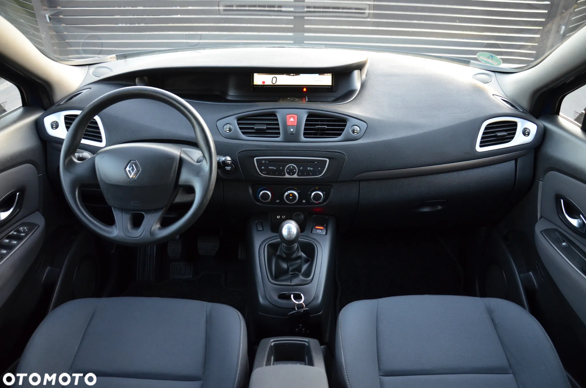 Renault Scenic 1.6 16V 110 Authentique - 19