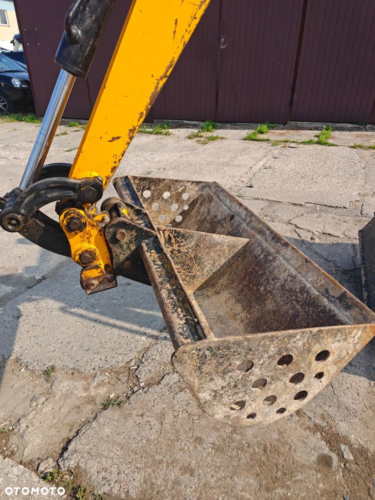 JCB 8018 gravemaster - 25