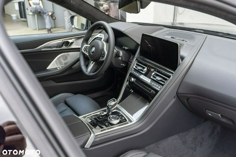 BMW Seria 8 - 26
