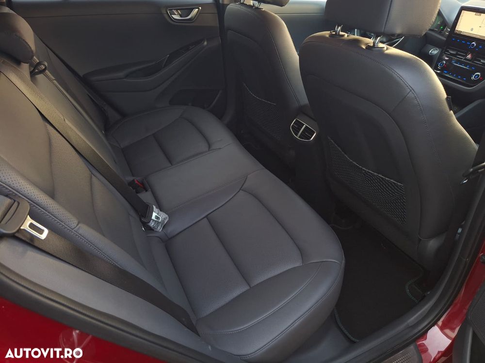 Hyundai IONIQ - 13