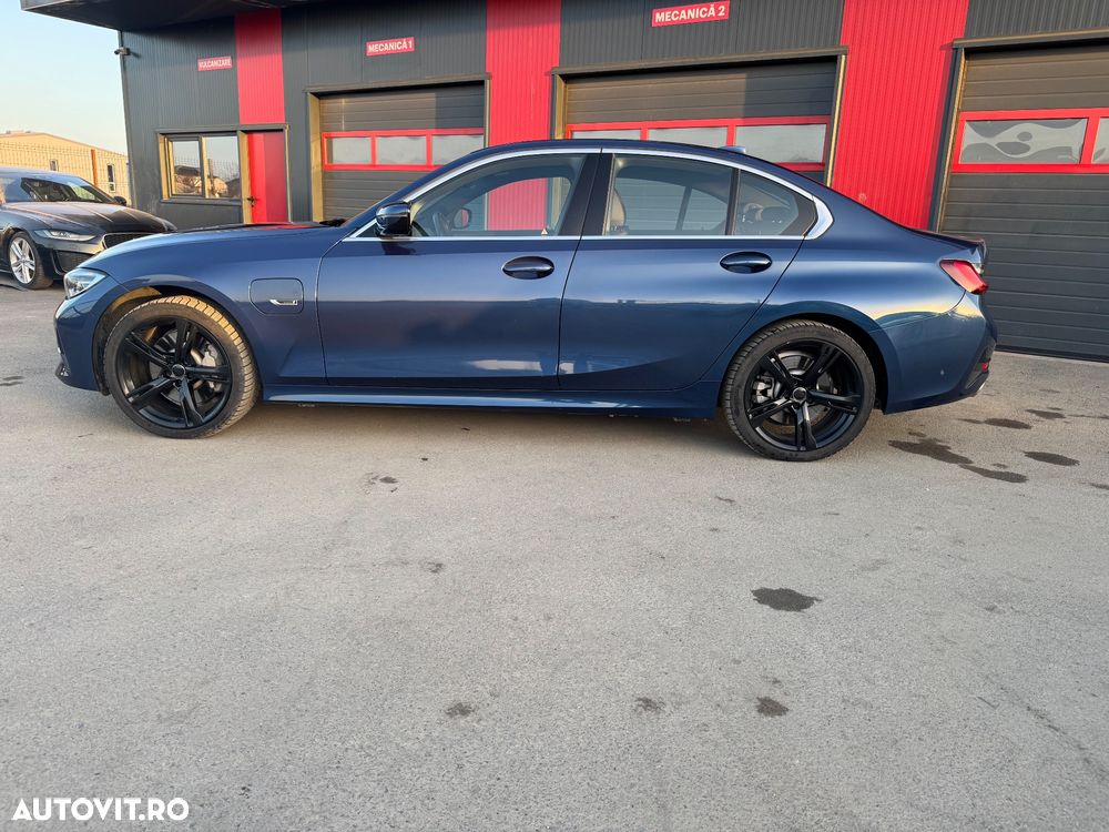 BMW Seria 3 330e Aut. Sport Line - 14