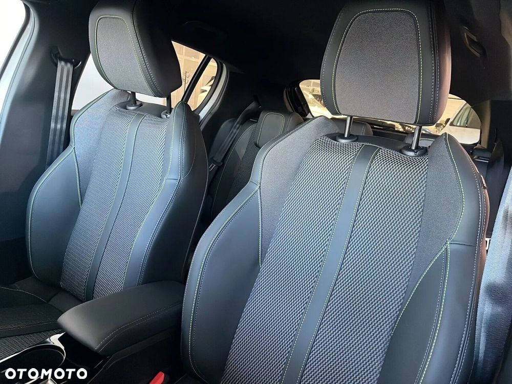 Peugeot 208 1.2 mHEV GT - 12