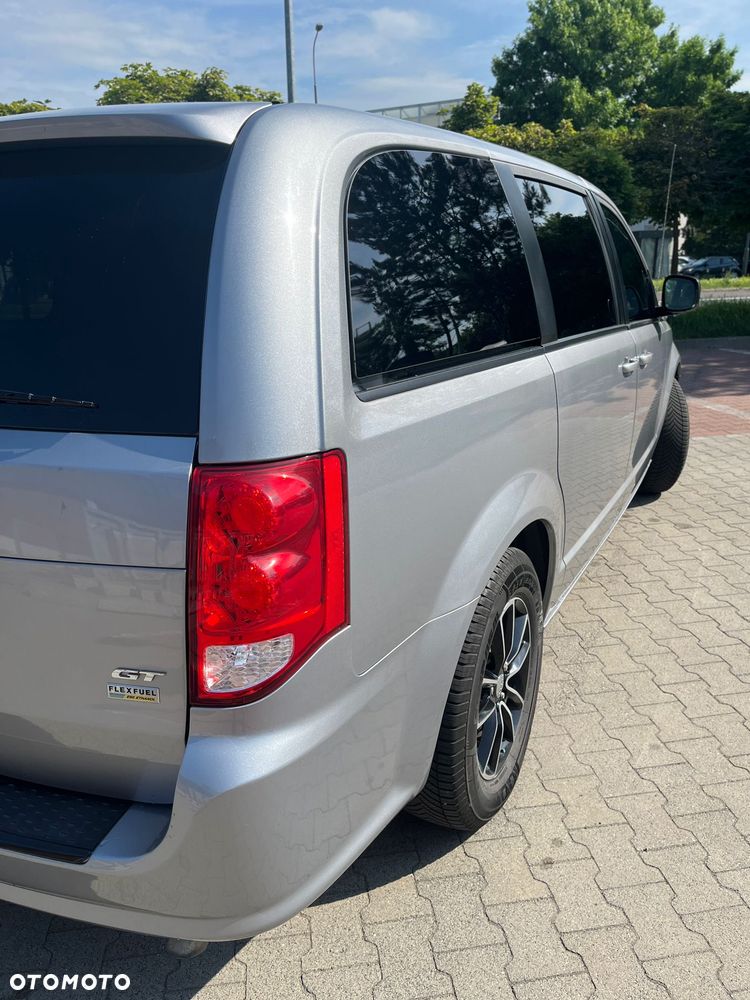 Dodge Grand Caravan - 4