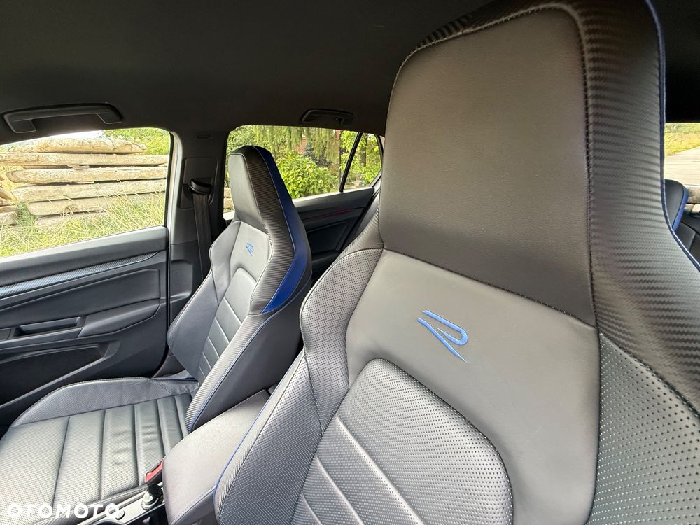Volkswagen Golf - 8