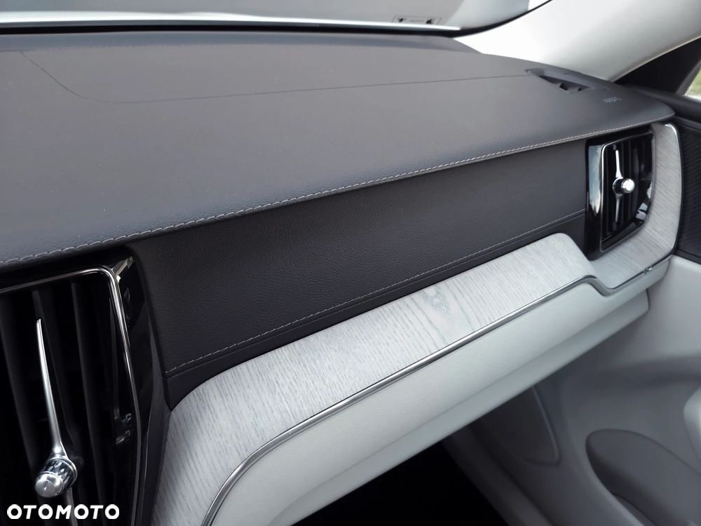Volvo XC 60 B4 D AWD Inscription - 23
