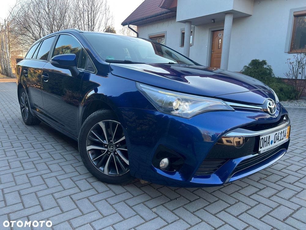 Toyota Avensis 2.0 D-4D Selection - 16