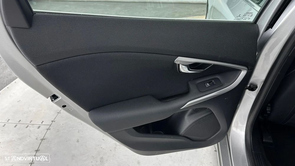 Volvo V40 1.6 D2 Eco Momentum - 43