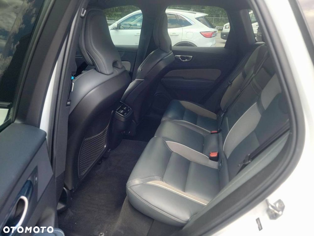Volvo XC 60 T5 AWD R-Design - 14