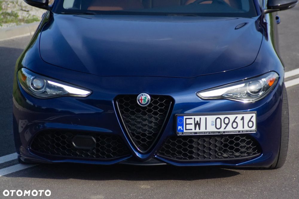 Alfa Romeo Giulia 2.0 Turbo 16V AT8-Q4 Ti - 4