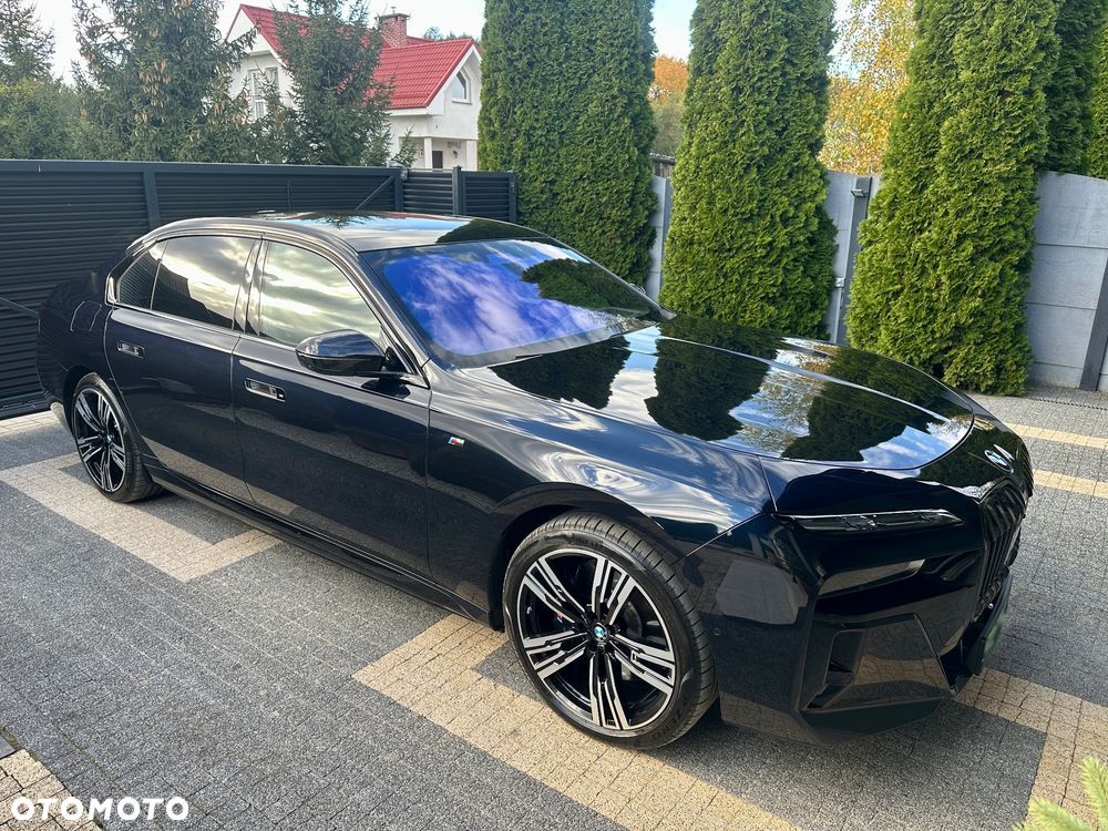 BMW i7