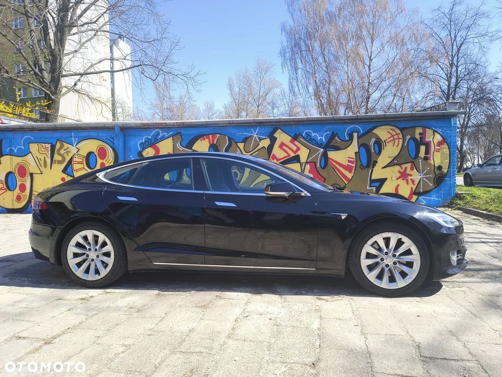 Tesla Model S - 22