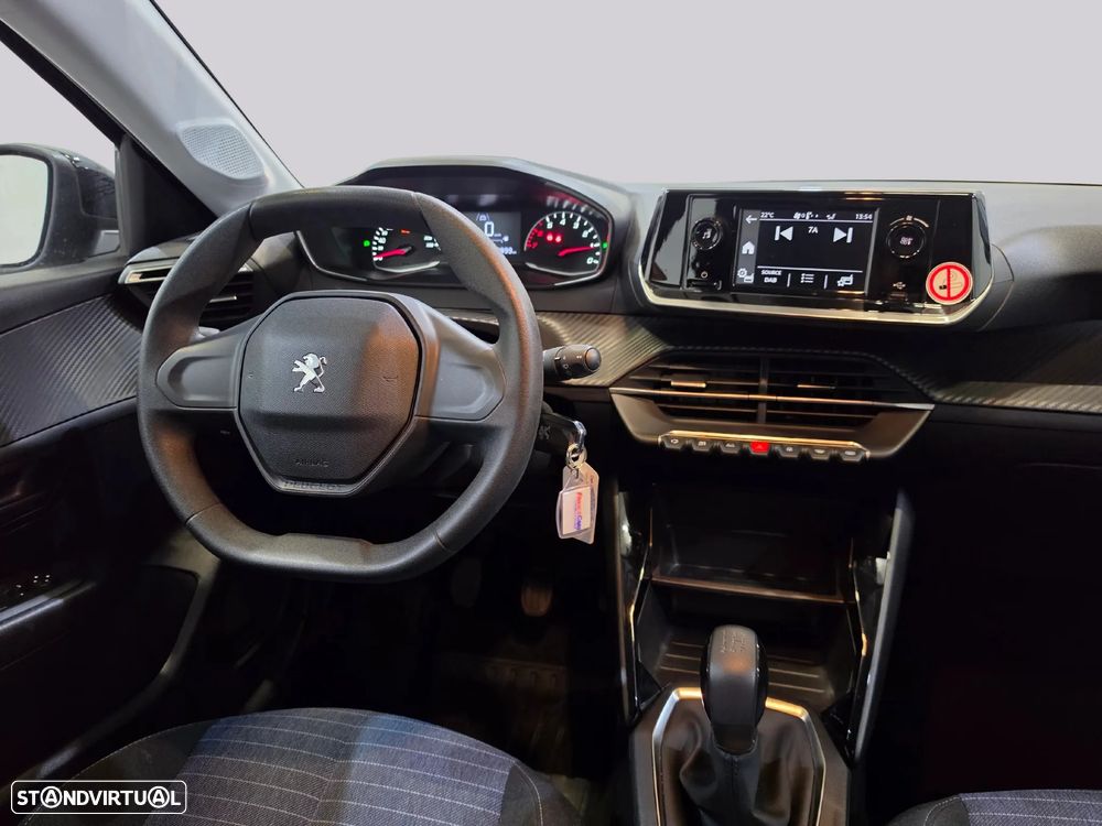Peugeot 208 - 8