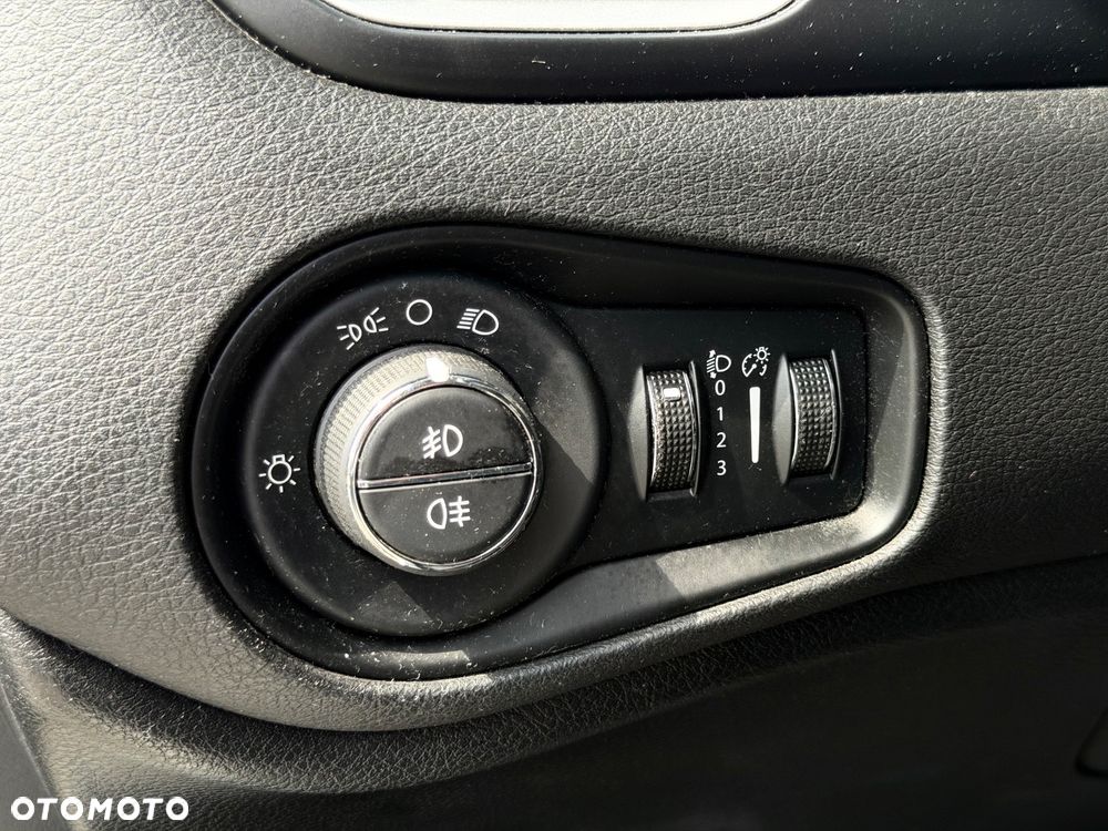 Jeep Renegade 1.4 MultiAir Limited - 23