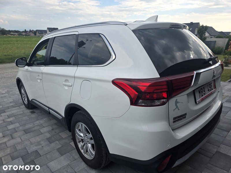 Mitsubishi Outlander 2.0 Intense + Navi 4WD CVT - 9
