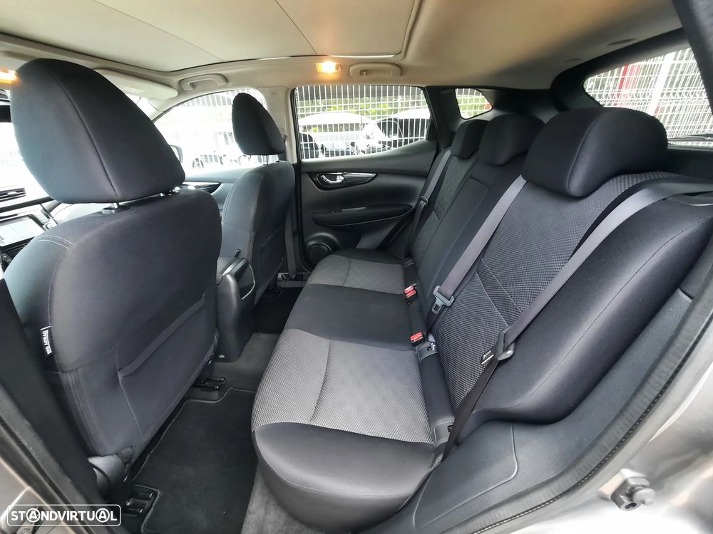 Nissan Qashqai 1.5 dCi N-Connecta 18 - 28