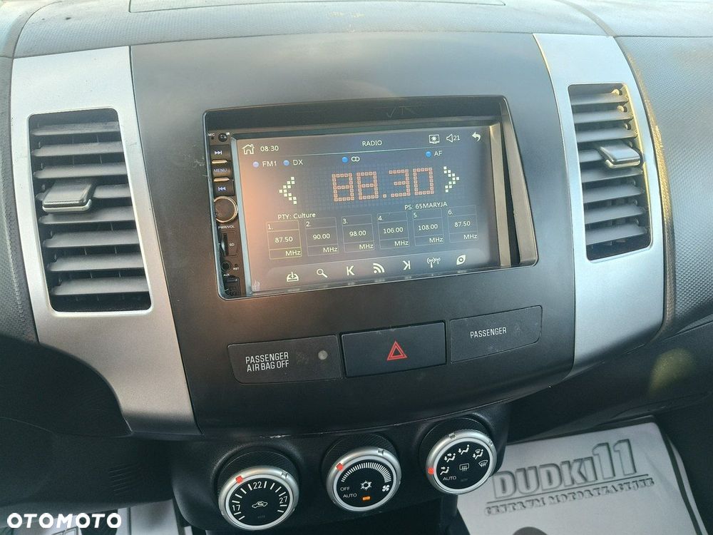 Mitsubishi Outlander - 25