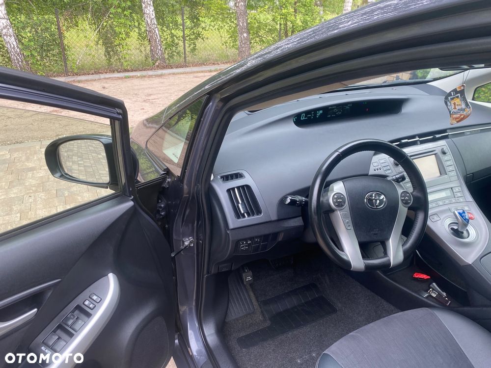 Toyota Prius (Hybrid) Executive - 6