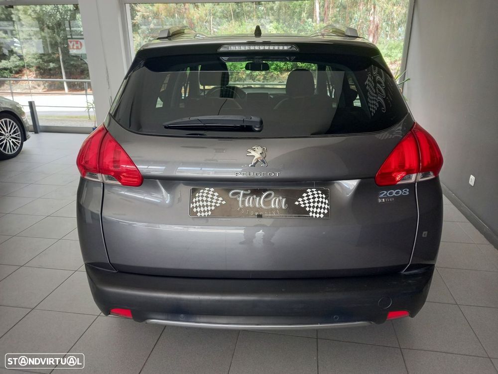 Peugeot 2008 1.2 PureTech Allure - 4