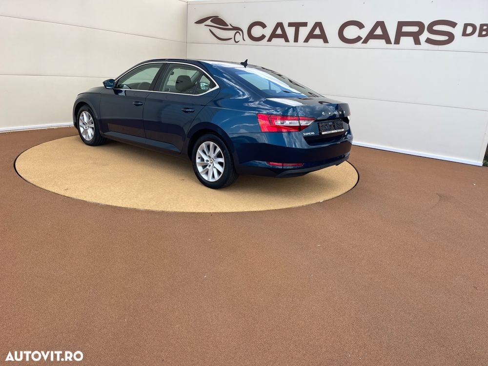 Skoda Superb 2.0 TDI DSG Premium Edition - 10