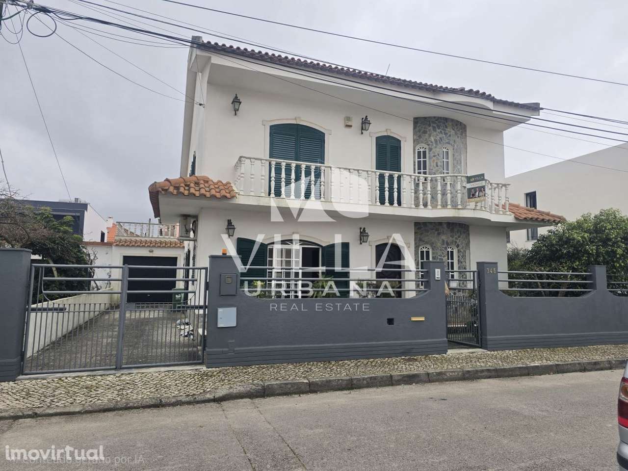 Moradia T4+1 em zona privilegiada nos Foros de Amora - Grande imagem: 2/31