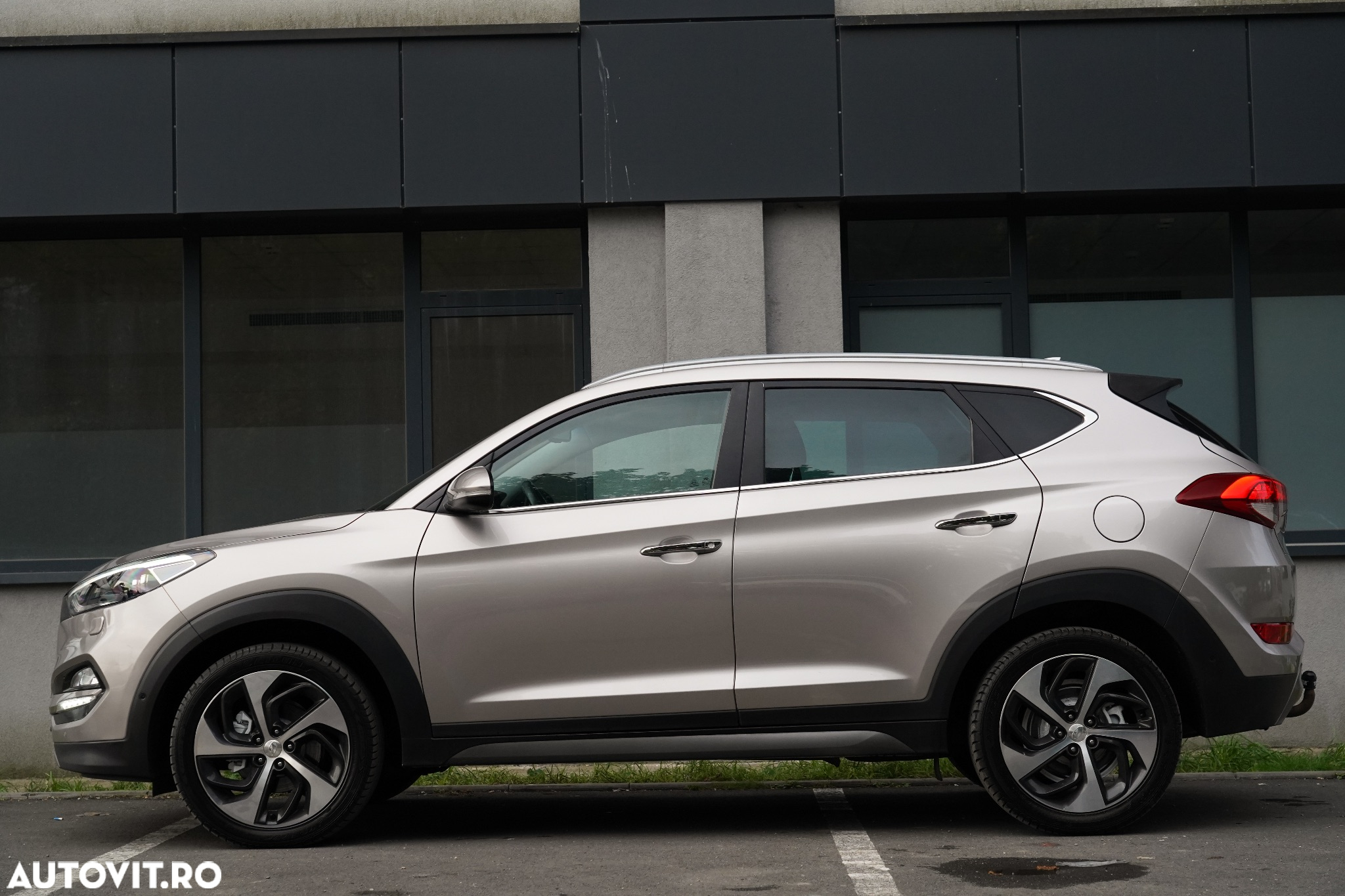 Hyundai Tucson 2.0 CRDI 4WD 6AT Premium+ - 23