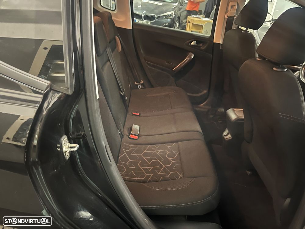 Peugeot 2008 1.2 PureTech Allure - 17