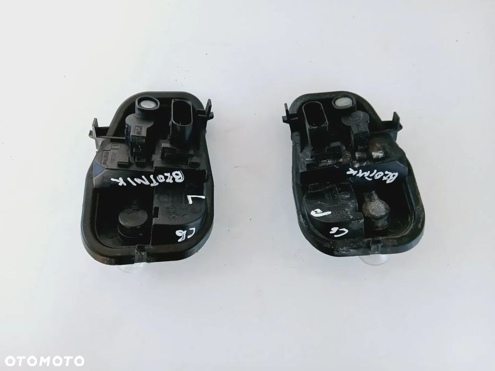 Wkład Mocowanie Żarówek Lampy Tył Lewa/Prawa w Błotnik Audi A6 C6 Kombi