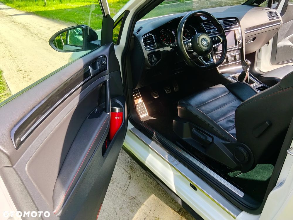 Volkswagen Golf - 16