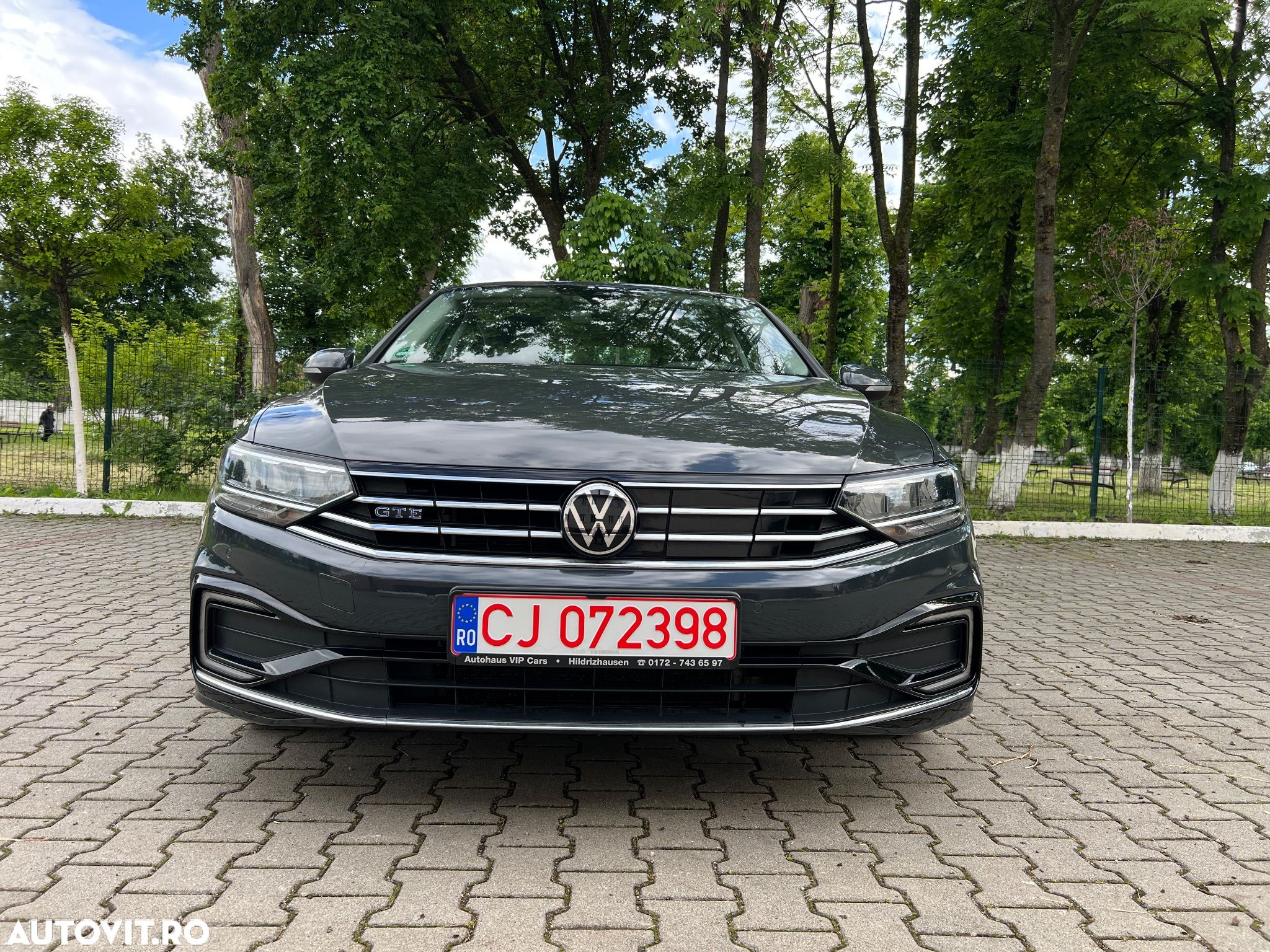 Volkswagen Passat - 1