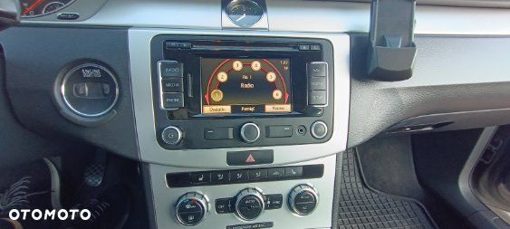 Volkswagen Passat 1.6 TDI DPF BlueMotion Technology Comfortline - 11