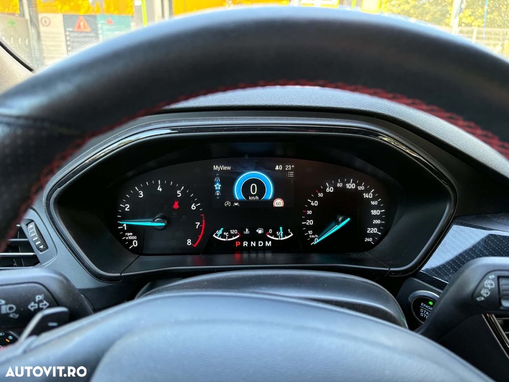 Ford Focus 1.5 EcoBoost ST-Line - 12