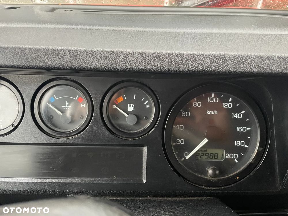 Land Rover Defender - 21