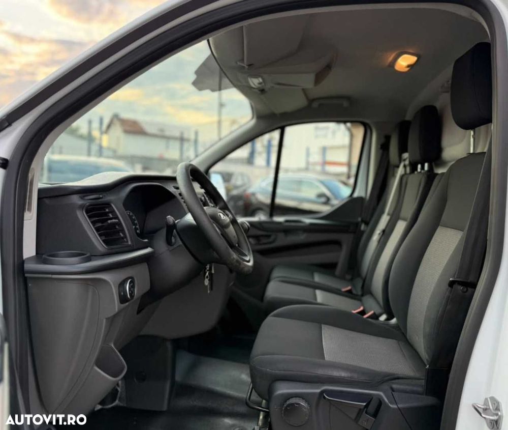 Ford TRANSIT CUSTOM L2H1 - 18