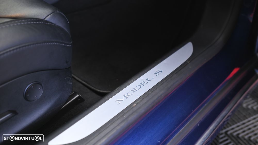 Tesla Model S - 38