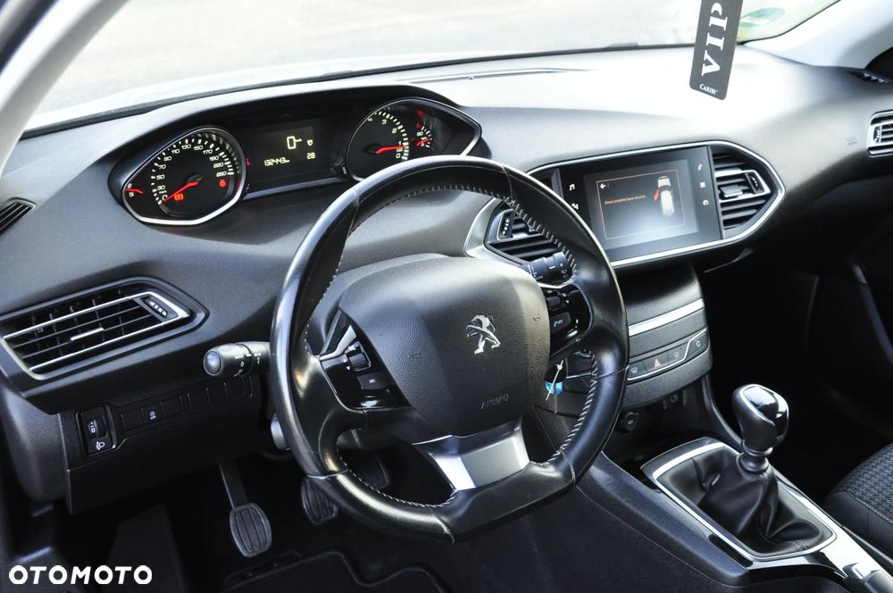 Peugeot 308 PureTech 130 GPF Stop & Start Allure Business-Paket - 17