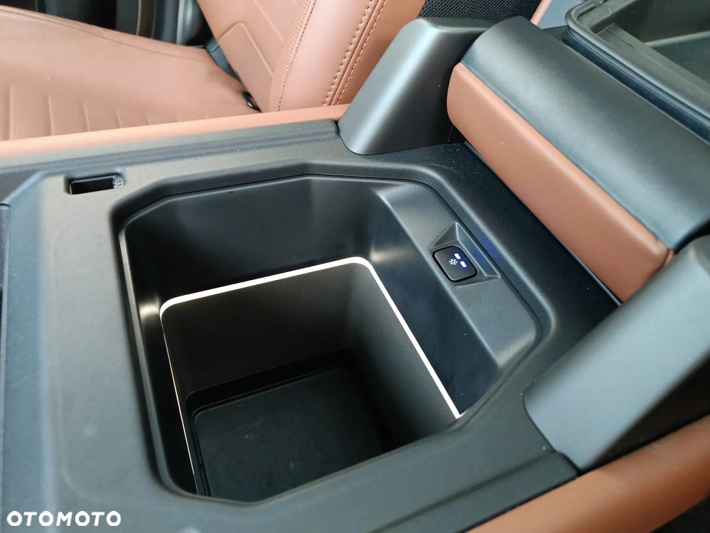 Land Rover Defender - 22