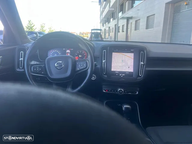 Volvo XC 40 1.5 T3 Momentum Tech Edition - 21
