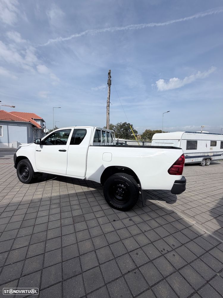 Toyota Hilux 2.4 D-4D 2WD CE - 5