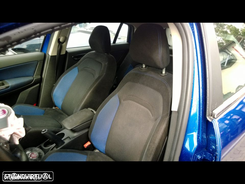 Traseira / Frente /Interior Fiat Bravo 2011 T-Jet - 6