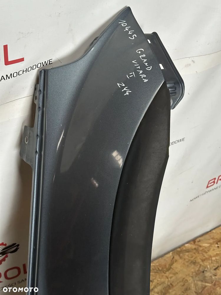 BŁOTNIK PRZEDNI PRAWY SUZUKI GRAND VITARA II 05-09 ZY4 LISTWA - 2