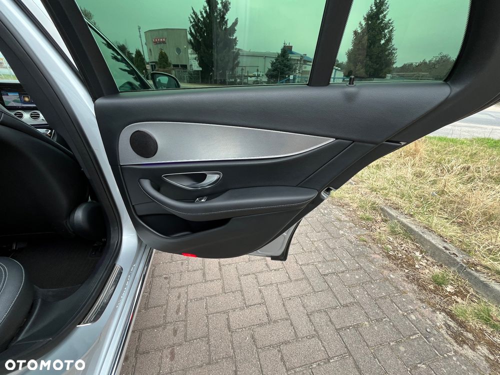 Mercedes-Benz Klasa E 220 d 9G-TRONIC - 23