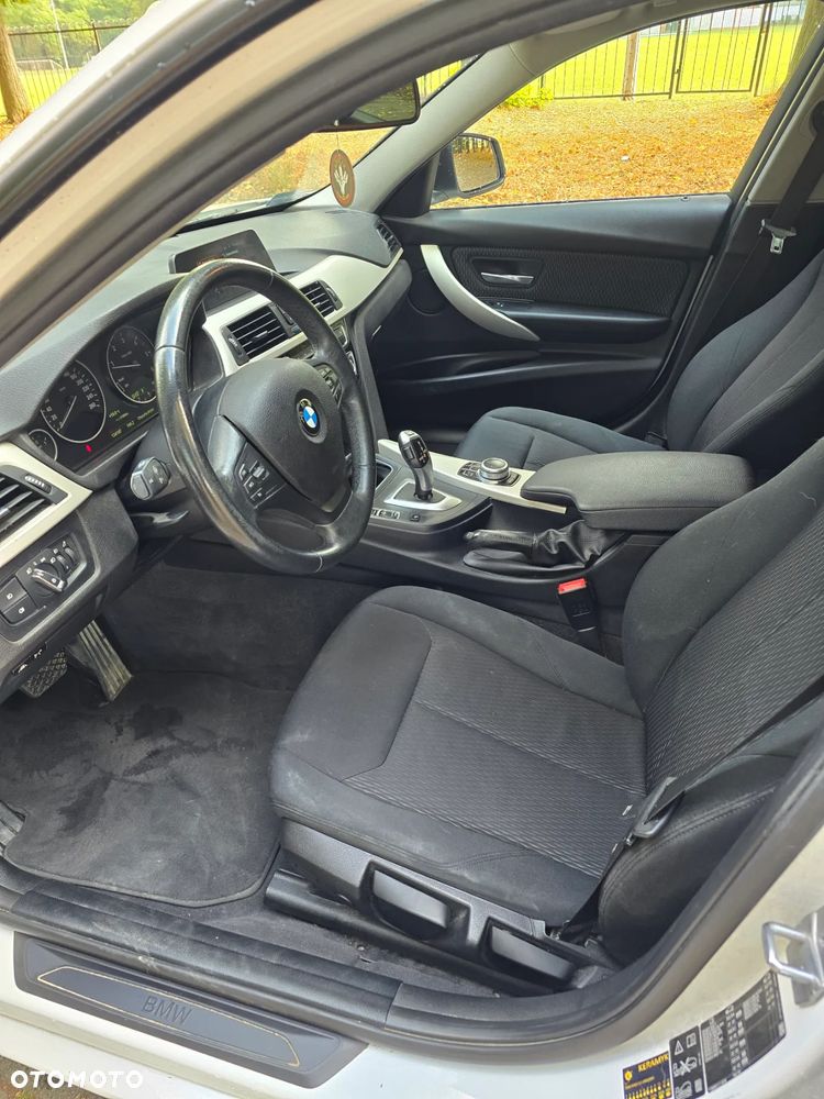 BMW Seria 3 320d xDrive Advantage - 10